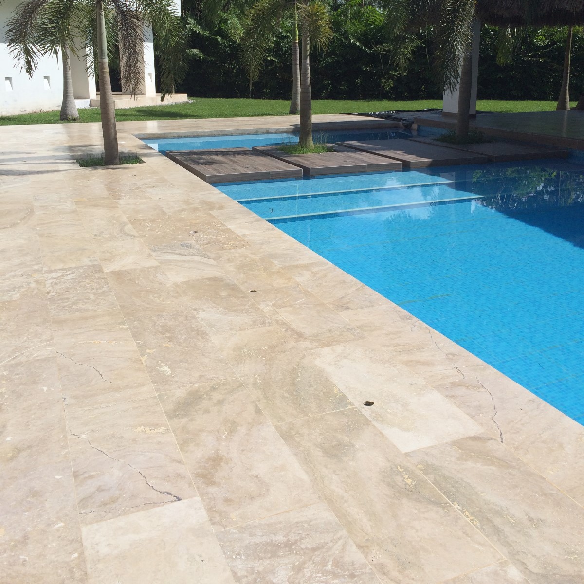 Piso Piscina Travertino Ivory Classic